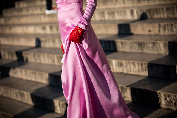 Shopping Guide:優雅女人最愛的面料,如何選擇色丁單品帶你入秋