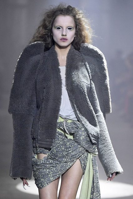 2024萬聖節化妝造型靈感｜重溫歷年最恐佈詭異的天橋妝容 成為你萬聖節時尚妝容靈感