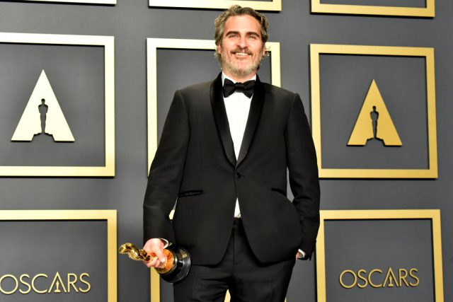 環保奧斯卡影帝Joaquin Phoenix 以同一件西裝走上每條紅地毯