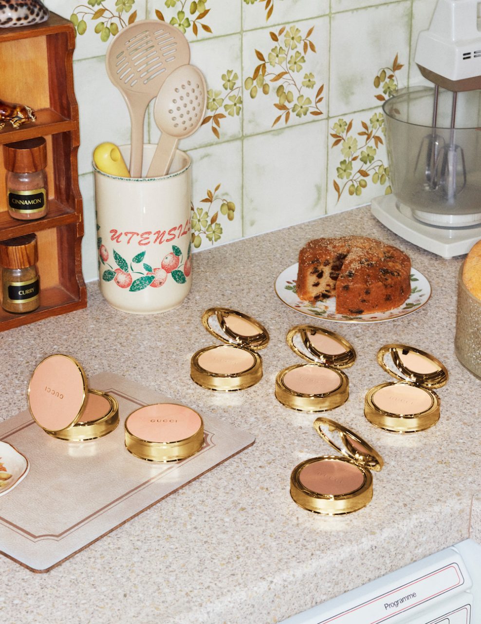 今季最美的粉餅：Gucci Beauty如何把復古文藝風融入化妝品？