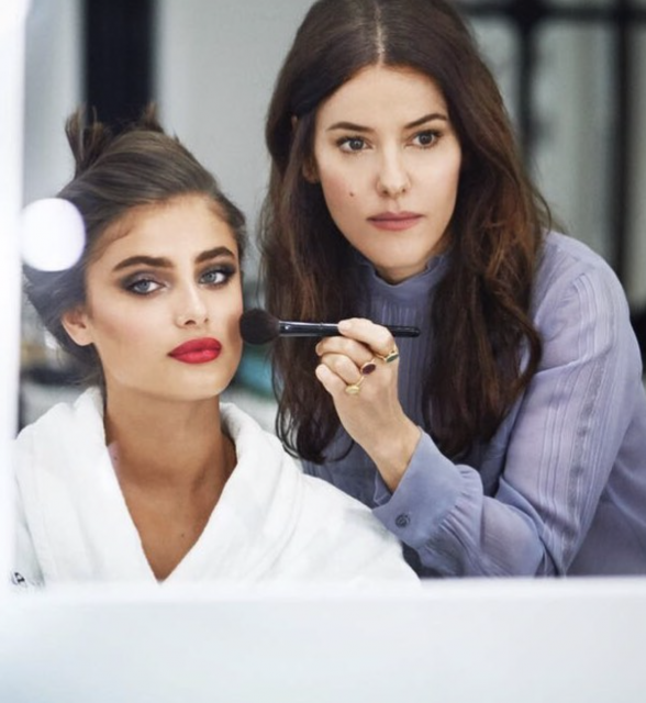 專訪殿堂級化妝大師Lisa Eldridge：「職業生涯的遺憾是不能為Elizabeth Taylor化妝。」