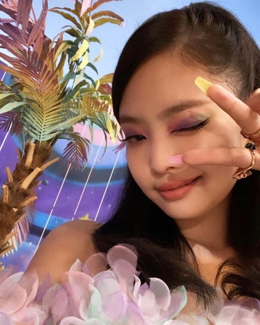 充滿童年回憶的指甲!Blackpink帶起《婚紗小天使》、Care Bears等90年代卡通美甲潮