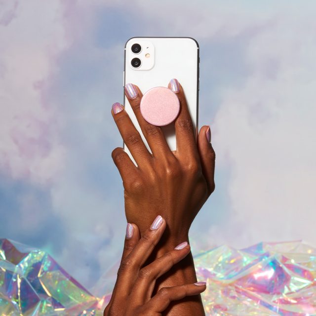 手機配件跟美容界的聯乘!PopSockets推出跟指環扣同款的美甲組合