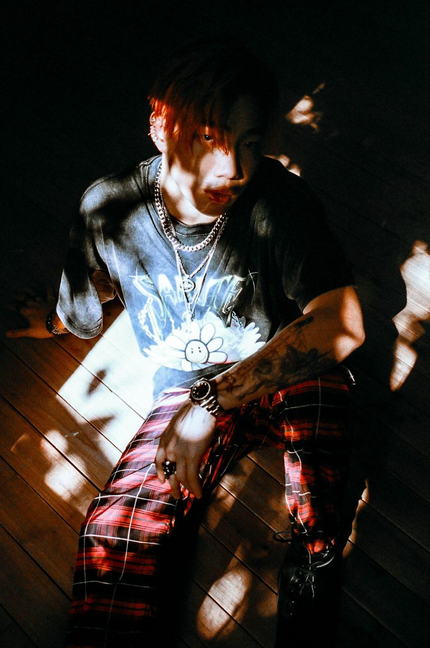 #GenZtoA 華語樂壇核彈級全能歌手 ØZI：「只要保持激情、好奇心和謙卑的心態，世界盡在你掌握之中。」