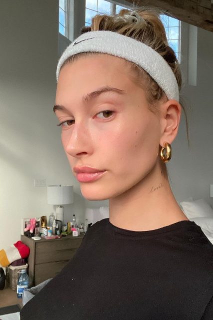 素顏 Hailey Bieber 分享護膚程序：離開家之前每天都要把這5種產品塗抹在臉上