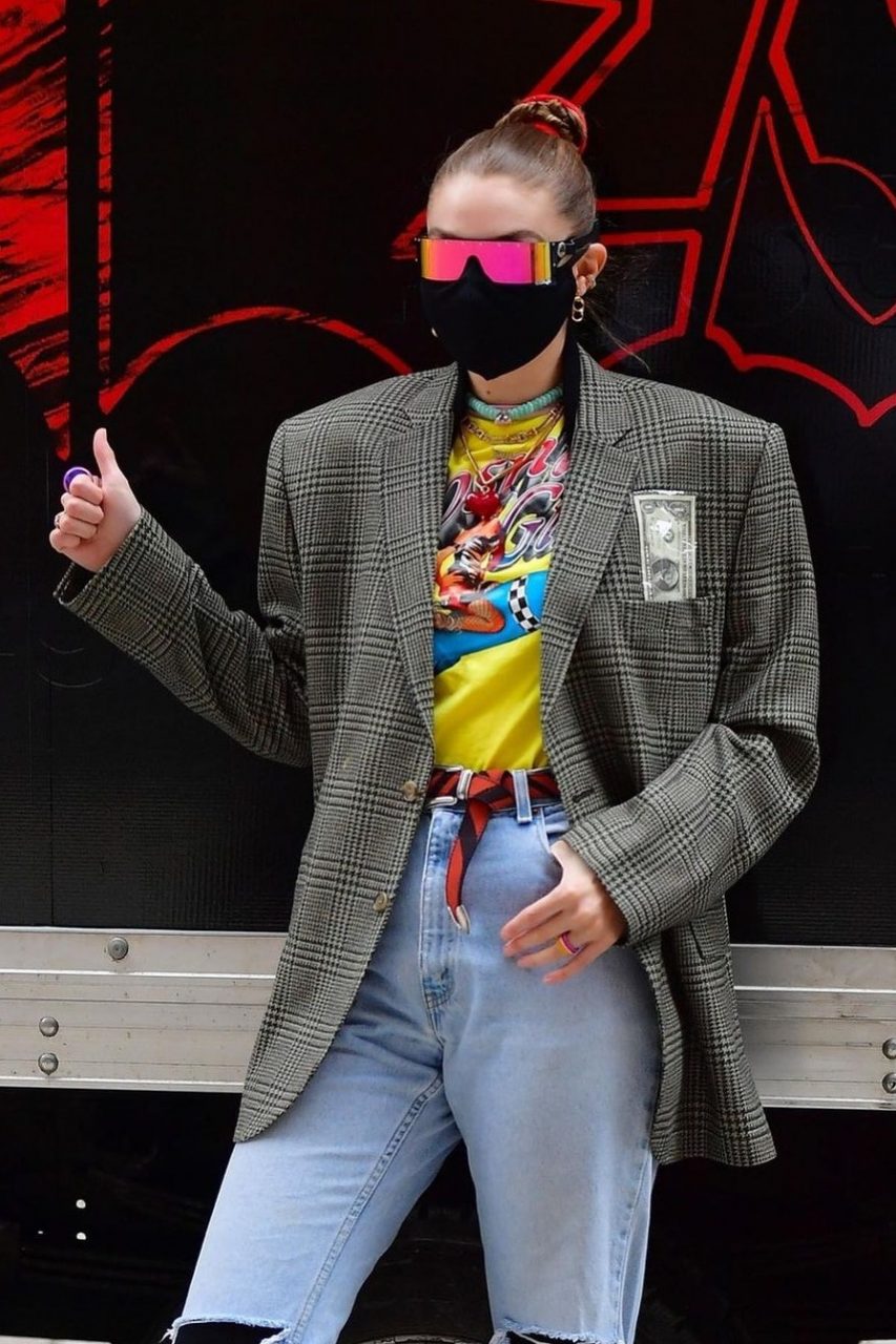 Gigi Hadid 及 Bella Hadid 兩姊妹最近都迷上這個西裝外套？