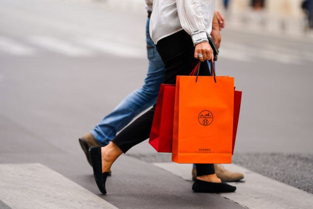 未夠半年時間,Hermès、Chanel 和 Bottega Veneta 品牌新一輪加價潮,這時尚零售遊戲機制還會有效嗎?