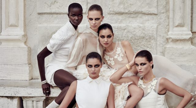 訂閱《VOGUE》香港版電子書及紙本實體書:二月刊 | 以愛為題 向美致敬