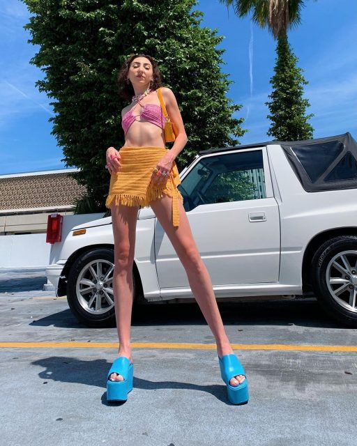 Coconut Girl 美學是什麼？為何它成為了 Gen Z 們追捧的夏日打扮？