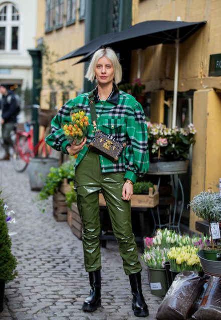 Louis Vuitton 百年旅行箱的時尚演變：見證 Petite Malle 手袋的藝術價值