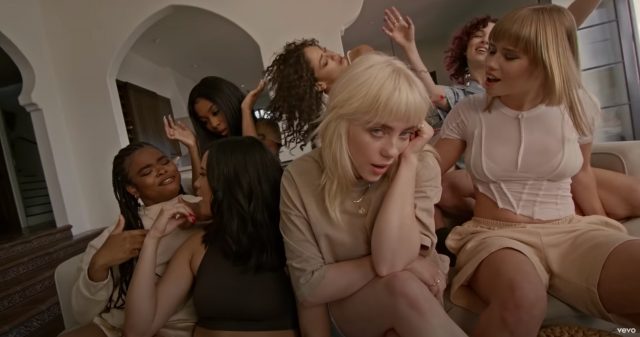 還習慣金髮的Billie Eilish嗎？全新單曲《Lost Cause》與閨蜜開睡衣派對控訴前男友