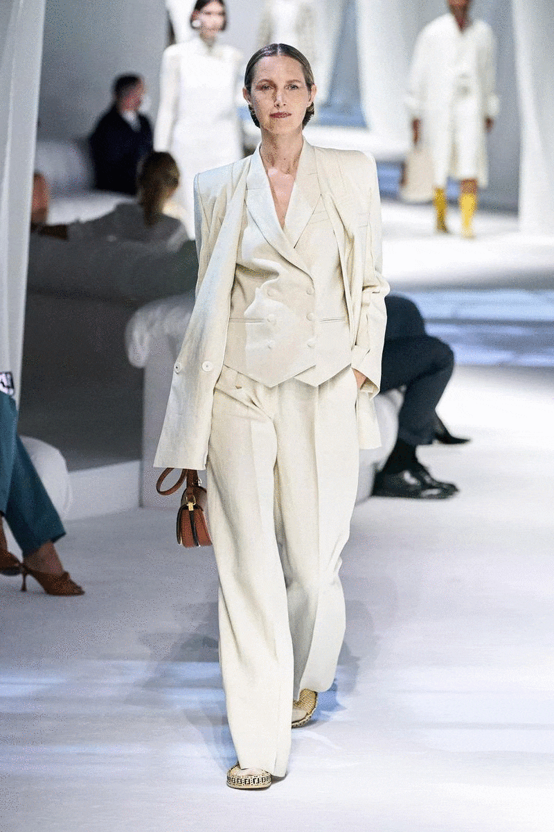 從男友衣櫥找穿搭靈感？ 精選 20 個夏日百搭西裝造型