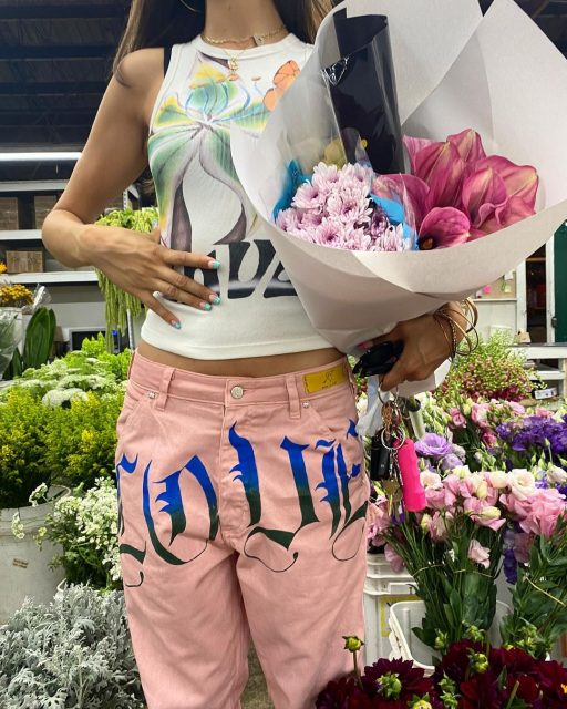 Kendall Jenner 及 Bella Hadid 也認可的手繪長褲!認識這爆紅的永續時尚品牌 Juliet Johnstone