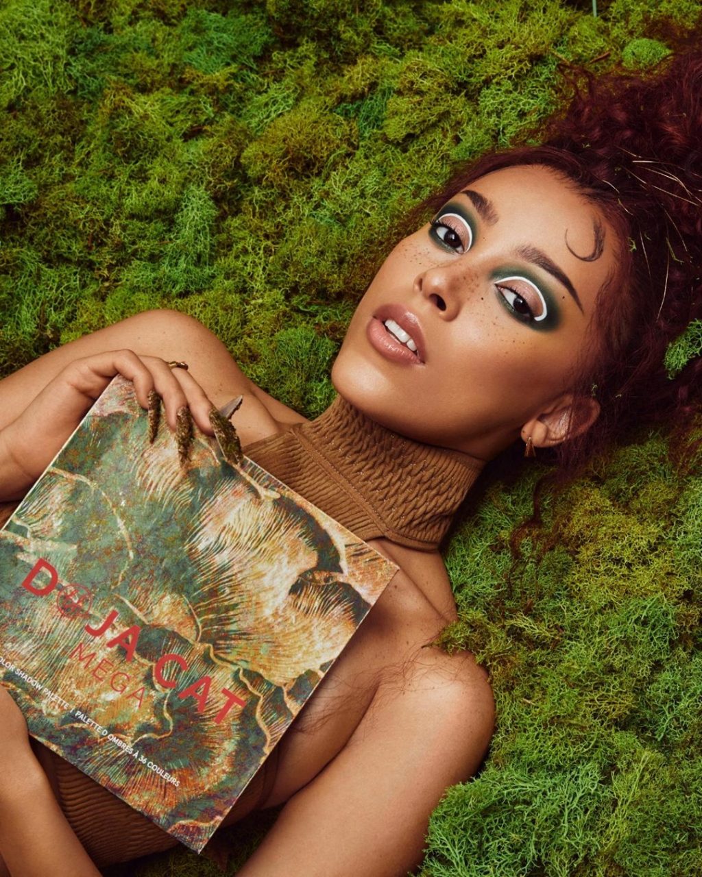 Doja Cat推出彩妝系列！把化妝變成一種藝術