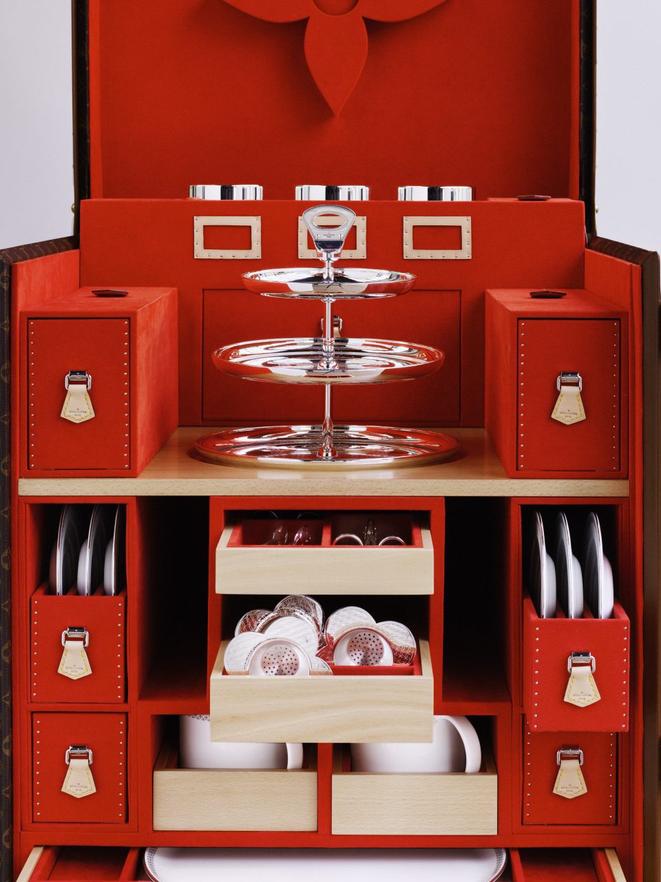 裝在 Louis Vuitton 行李箱裏的生活藝術：從Party、 High Tea到化妝箱細看30個精緻創意非凡 LV Trunks