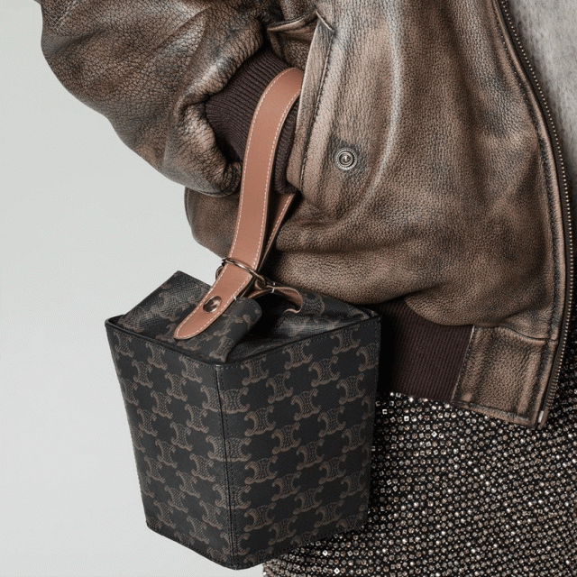 2021 秋冬手袋情報｜Celine 手袋迎 3 款新成員！Teckel、Triomphe Minaudiere 及 Strap Box 強勢登場，盤點今季值得入手的話題之作