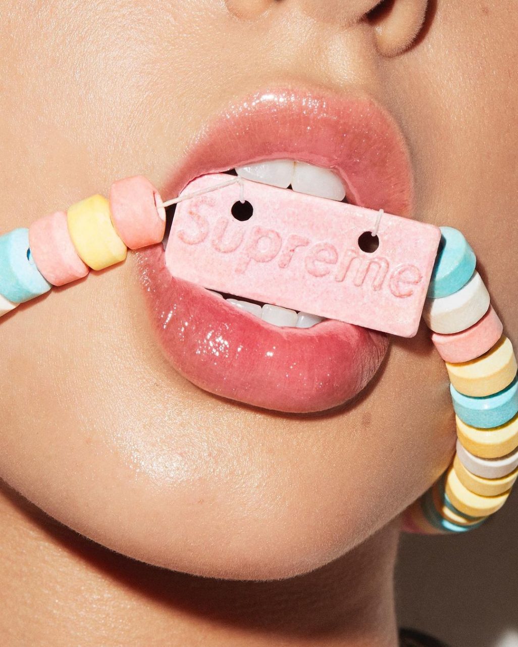 走在潮流尖端的潤唇膏 Supreme X ChapStick櫻桃味潤唇膏