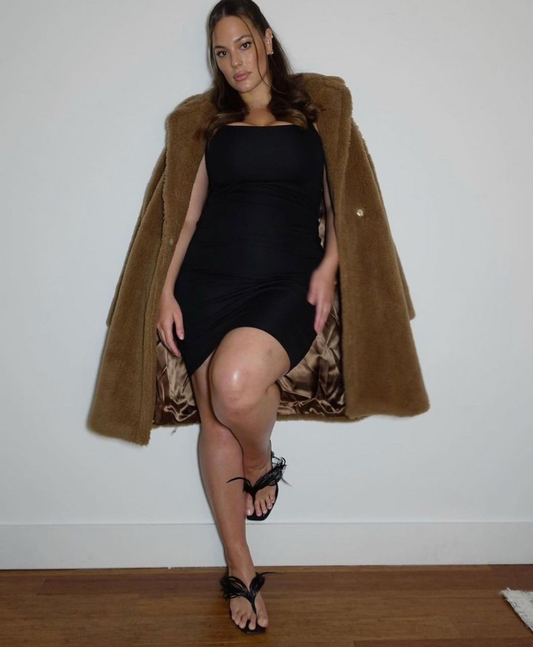 學會無條件愛上自己的身型！大尺碼模特兒 Ashley Graham 透露 6 個有效提升自信的法則