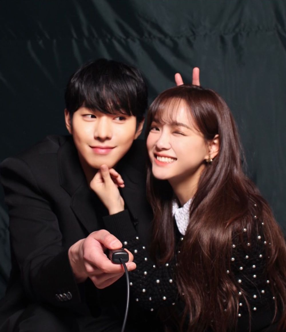 100%還原甜寵漫畫場景！Netflix熱播韓劇《社內相親》劇情及演員介紹