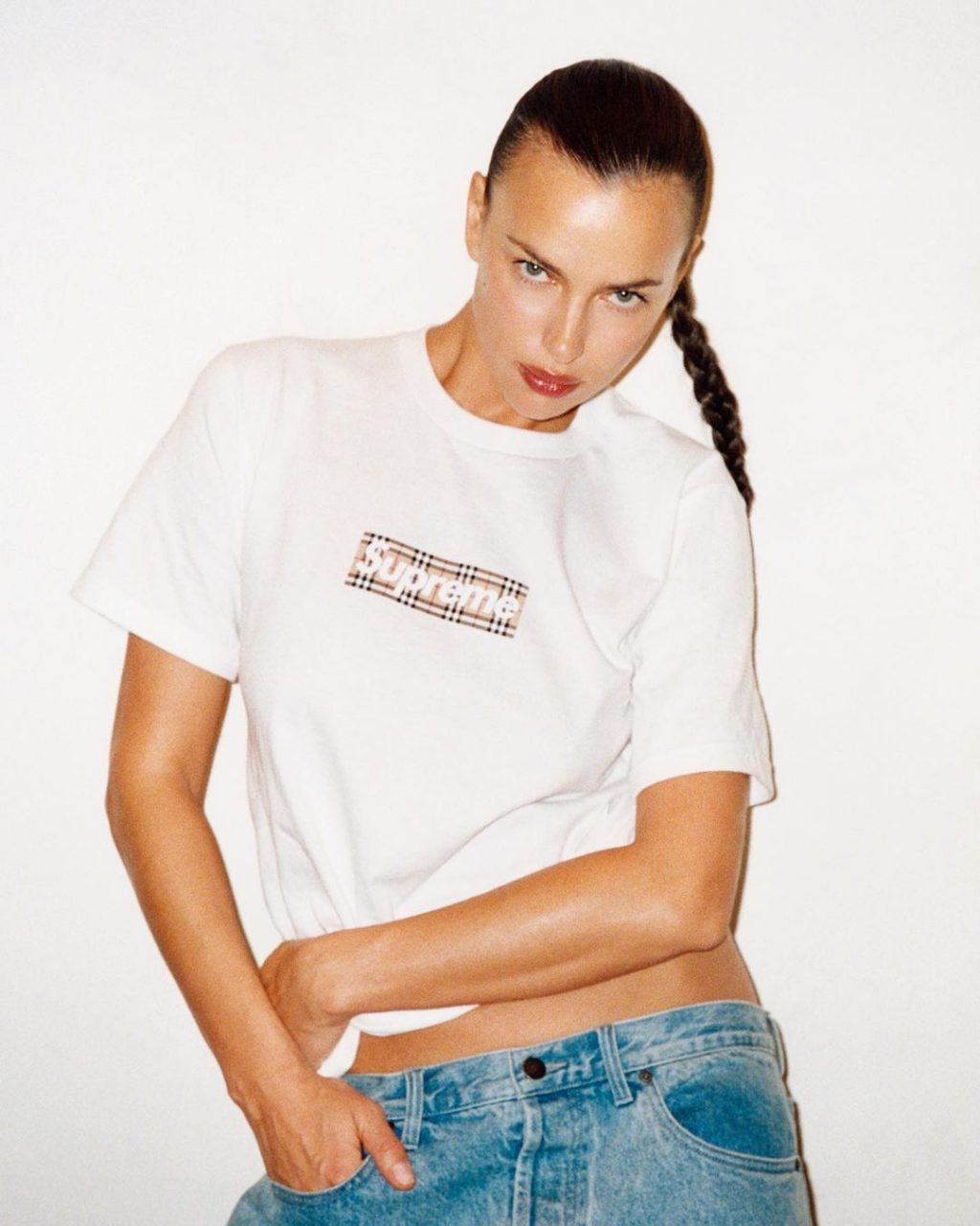 Burberry X Supreme 注目聯乘 3月12日登陸香港！ 率先看全新設計款式，螢光粉紅風衣最搶眼？