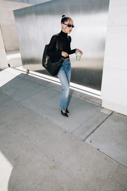 Saint Laurent 也加入特大手袋行列？Zoë Kravitz 率先示範全新袋款 Icare！