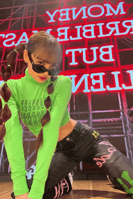 為何 Y2K 穿搭風格又再流行起來? 除了 Gen Z 熱力追捧,還有一眾流行歌手加持!