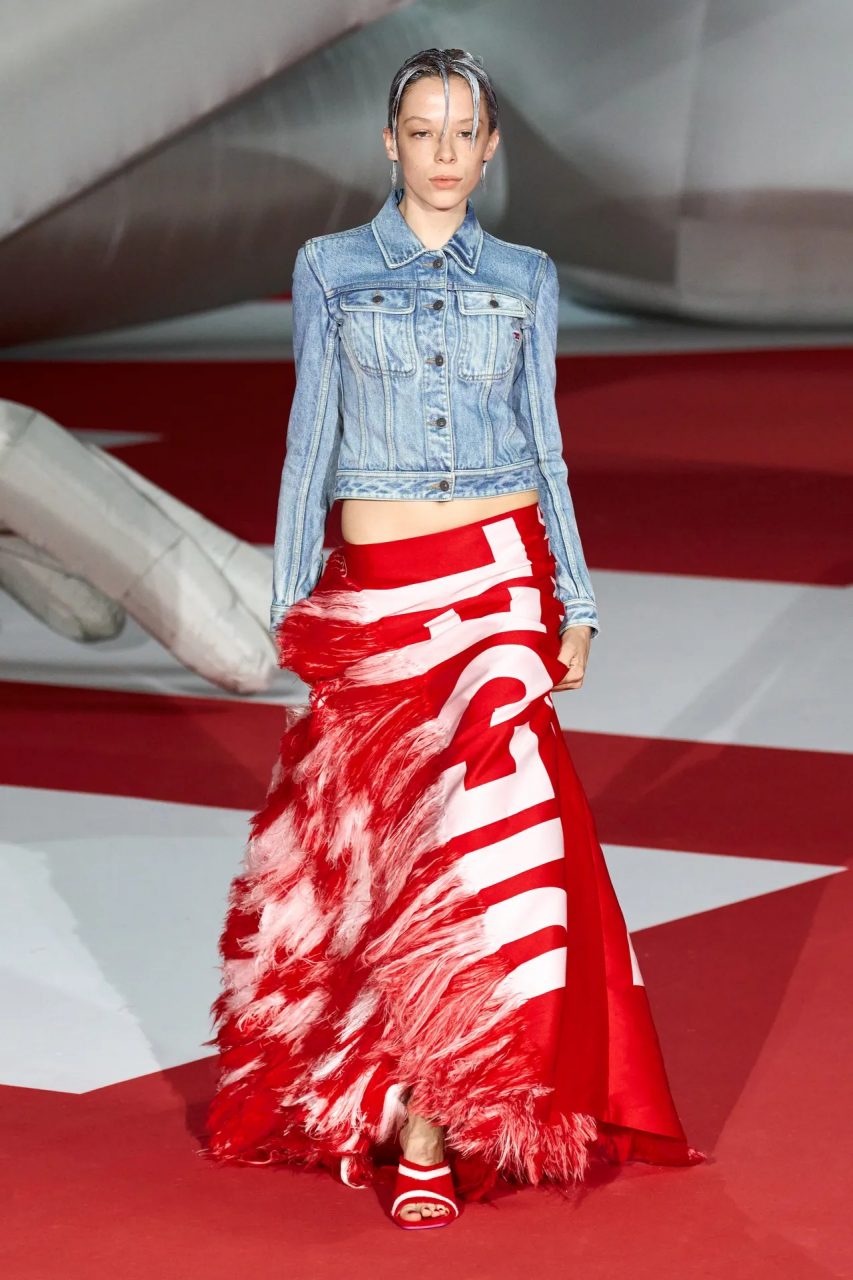 Diesel 再度將牛仔造型發揮極致，打造破健力士世界紀錄的最大充氣雕塑裝置｜ Spring / Summer 2023