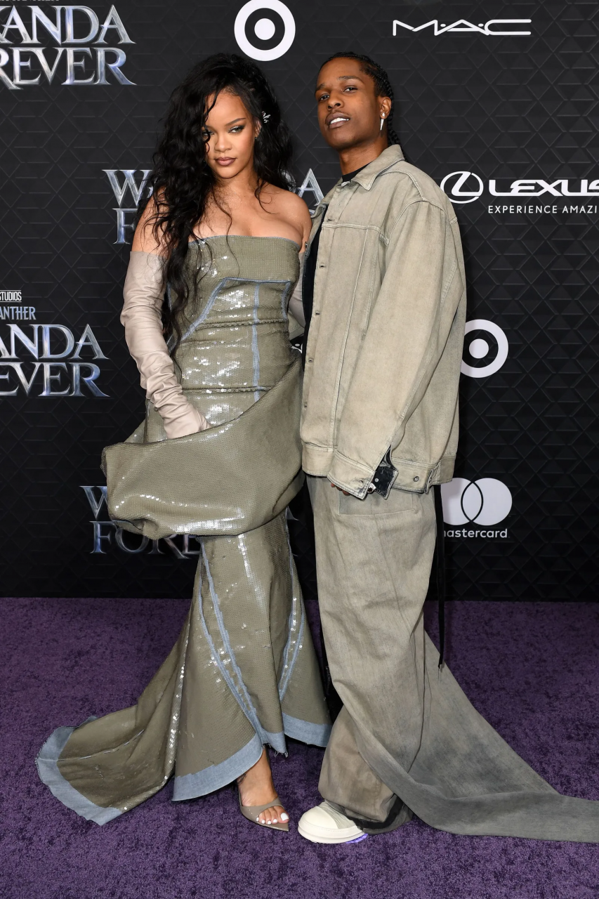 Rihanna 以《Black Panther: Wakanda Forever》主題曲回歸樂壇！更拋開Y2K 流行趨勢，反其道以充滿詩意的 Rick Owens 造型亮相