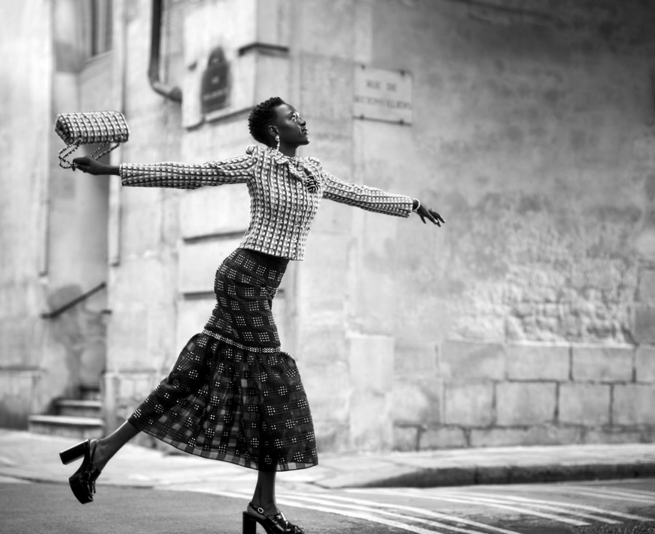 Chanel 2022/23 Métiers d’art 時裝展在非洲達卡 Dakar 舉辦：工藝、舞蹈、紀綠片多角度交流創意