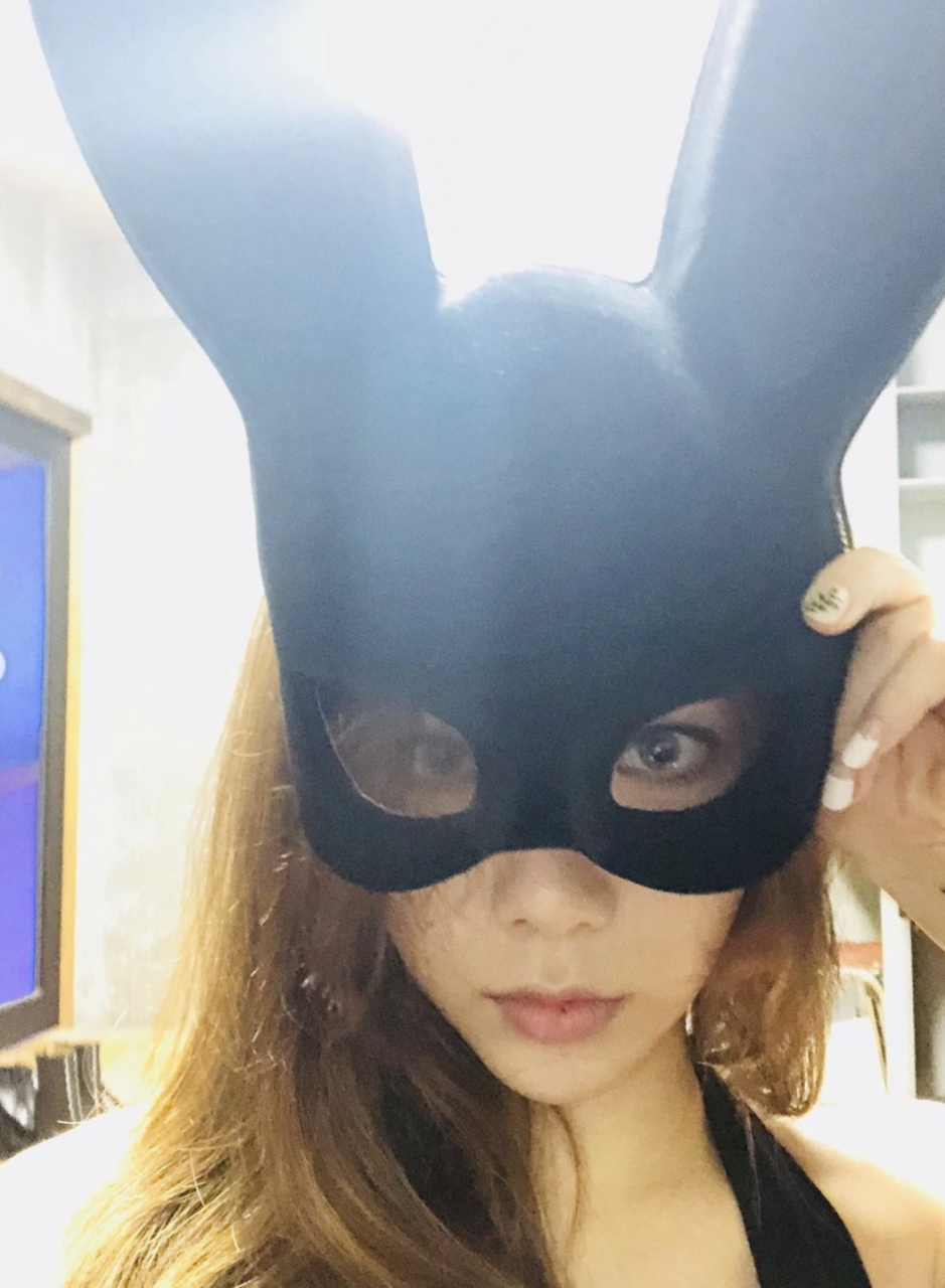 2023兔年：跟着Jennie、TWICE、NewJeans扮兔子！盤點韓星可愛時尚的兔子造型