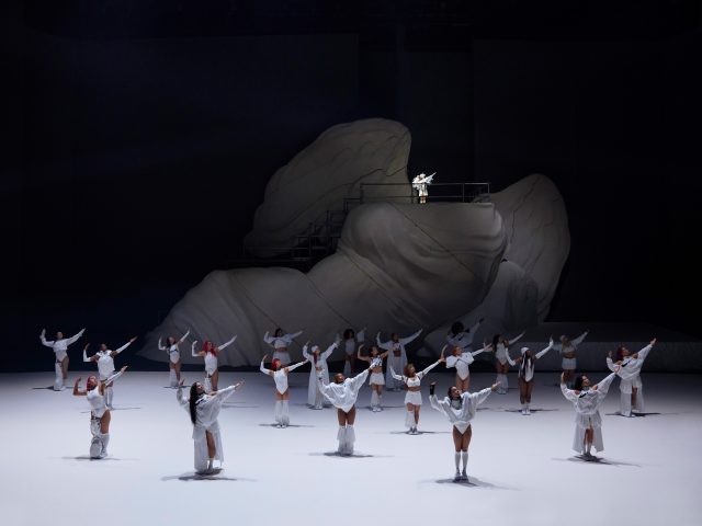 女性力量集結在巴黎！星級編舞師 Parris Goebel 攜手 Nike 以舞蹈鼓勵女性打破束縛：「讓外界聽到我們，看到我們。」