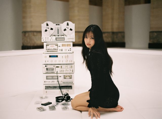 與JENNIE一起邂逅CHANEL Coco Crush高級珠寶系列新作