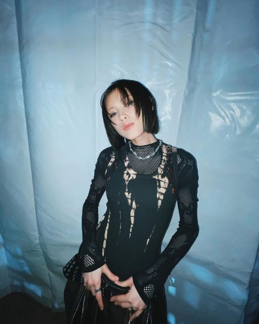 陳蕾首奪叱咤女金+我最喜愛女歌手奬,2024首次紅館開騷,一文了解她的音樂和穿搭風格!