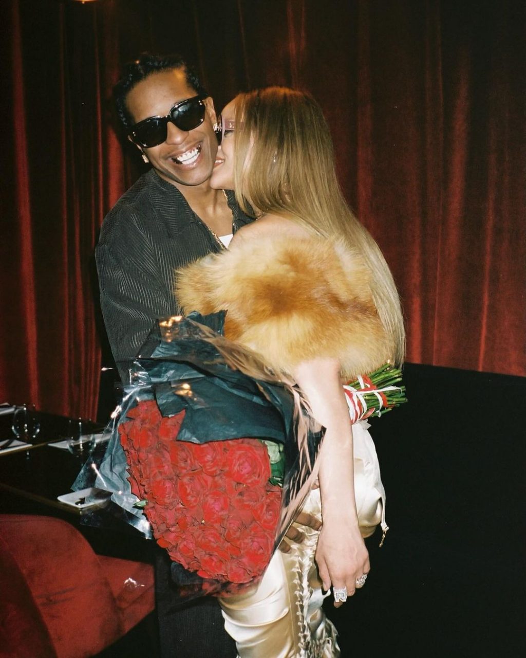 Rihanna與男友A$AP Rocky演繹最佳復古情侶穿搭，浪漫度過情人節！