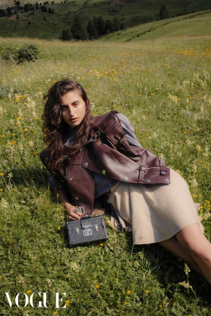 2024早秋時尚趨勢:皮革馬甲成為從夏至秋的完美過渡單品!