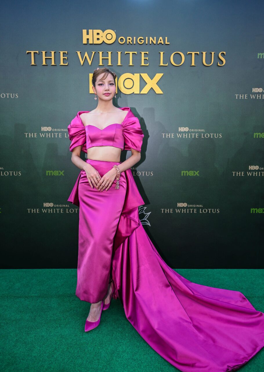 化身人間白蓮花!Lisa《白蓮花大飯店3》首映禮造型全解析